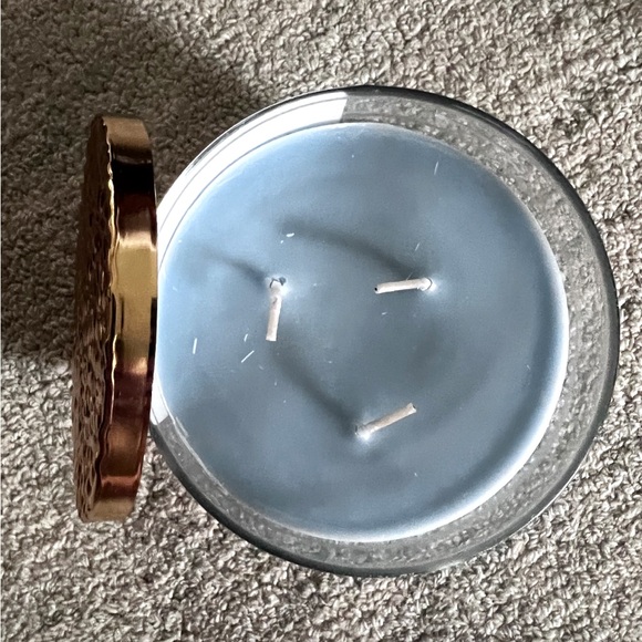 New bath & body works fresh spring morning 3 wick candle! - Picture 3 of 6